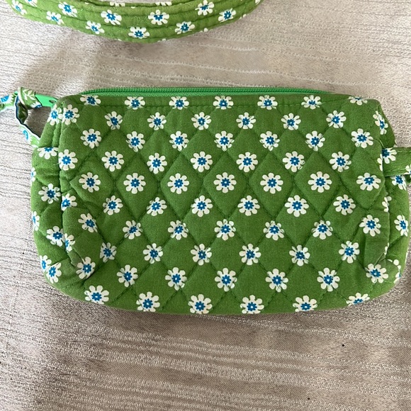 Vera Bradley Apple Green print purse and cosmetic bag. - Picture 12 of 13